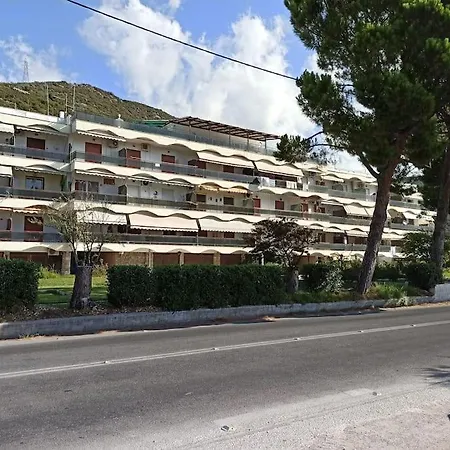Lovely Beachfront Studio Malaki Εξωτερικό φωτογραφία